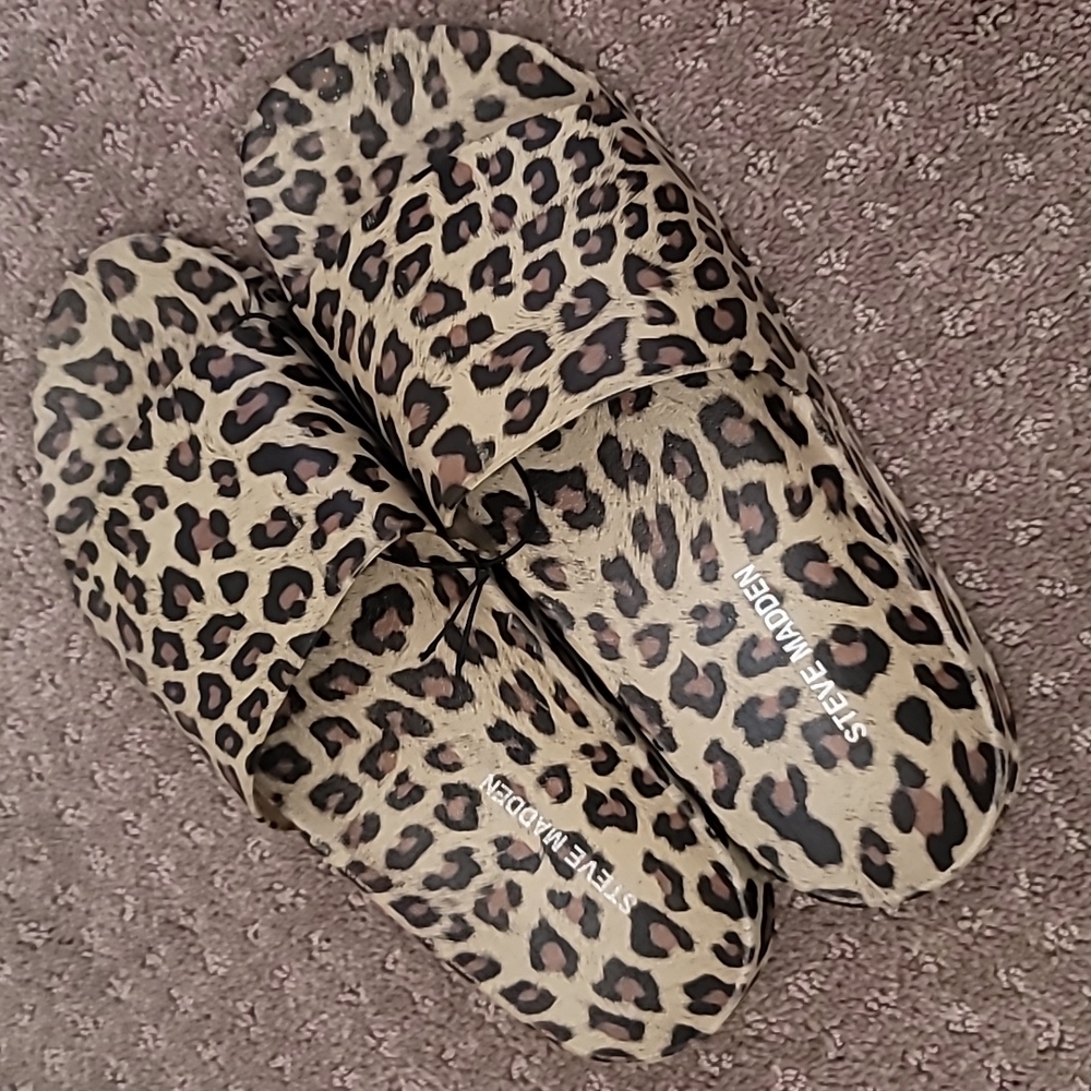 Steve Madden leopard slides size 9